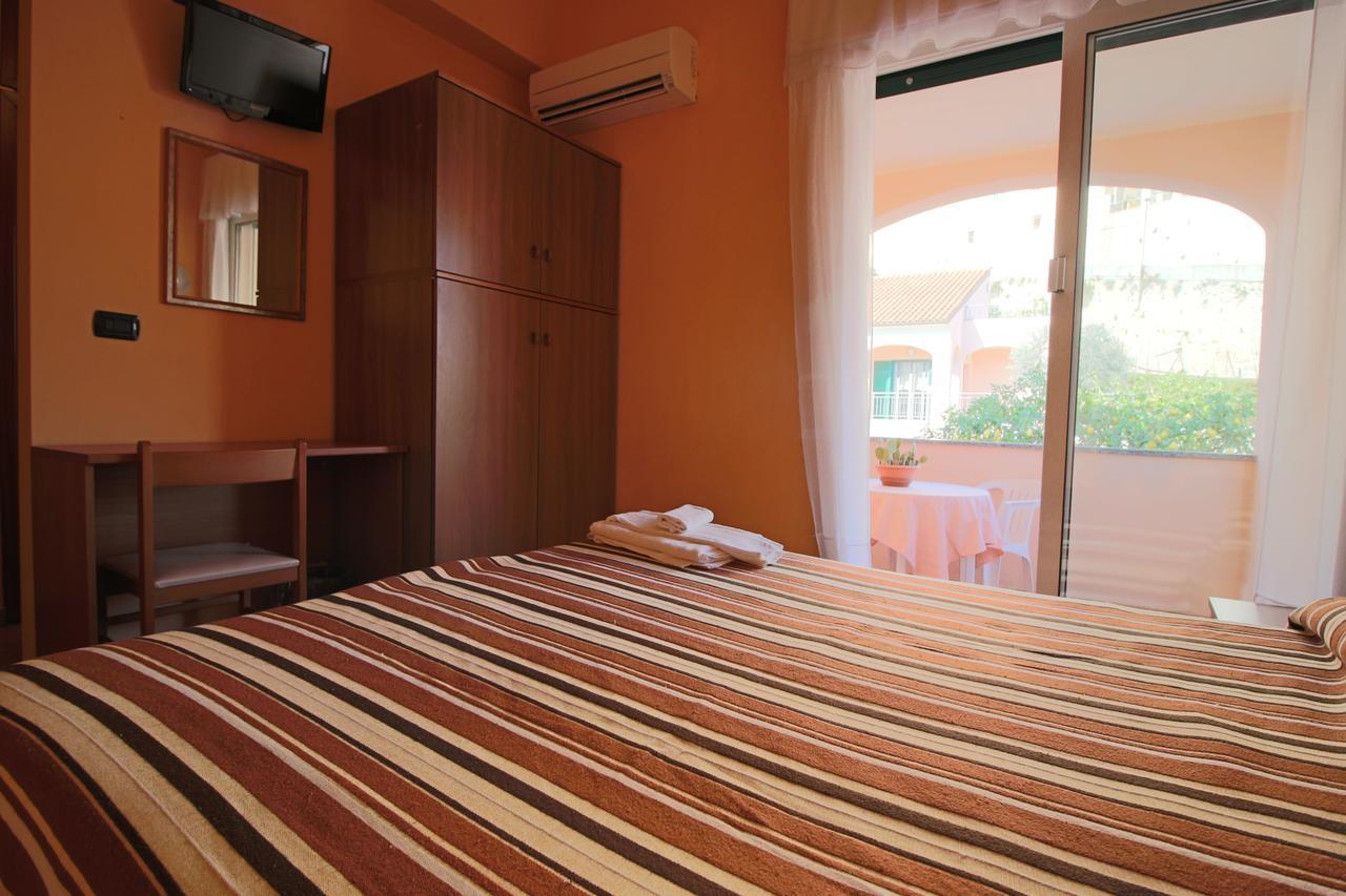 Hotel Residence Mirafiori 洛阿诺 外观 照片
