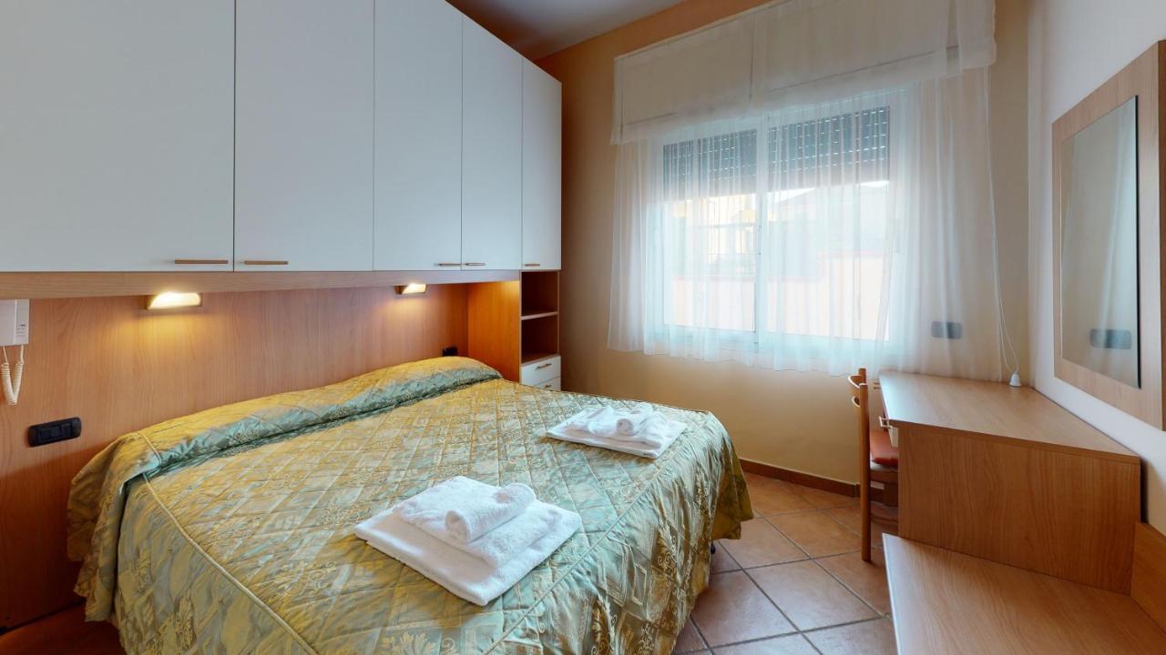 Hotel Residence Mirafiori 洛阿诺 外观 照片